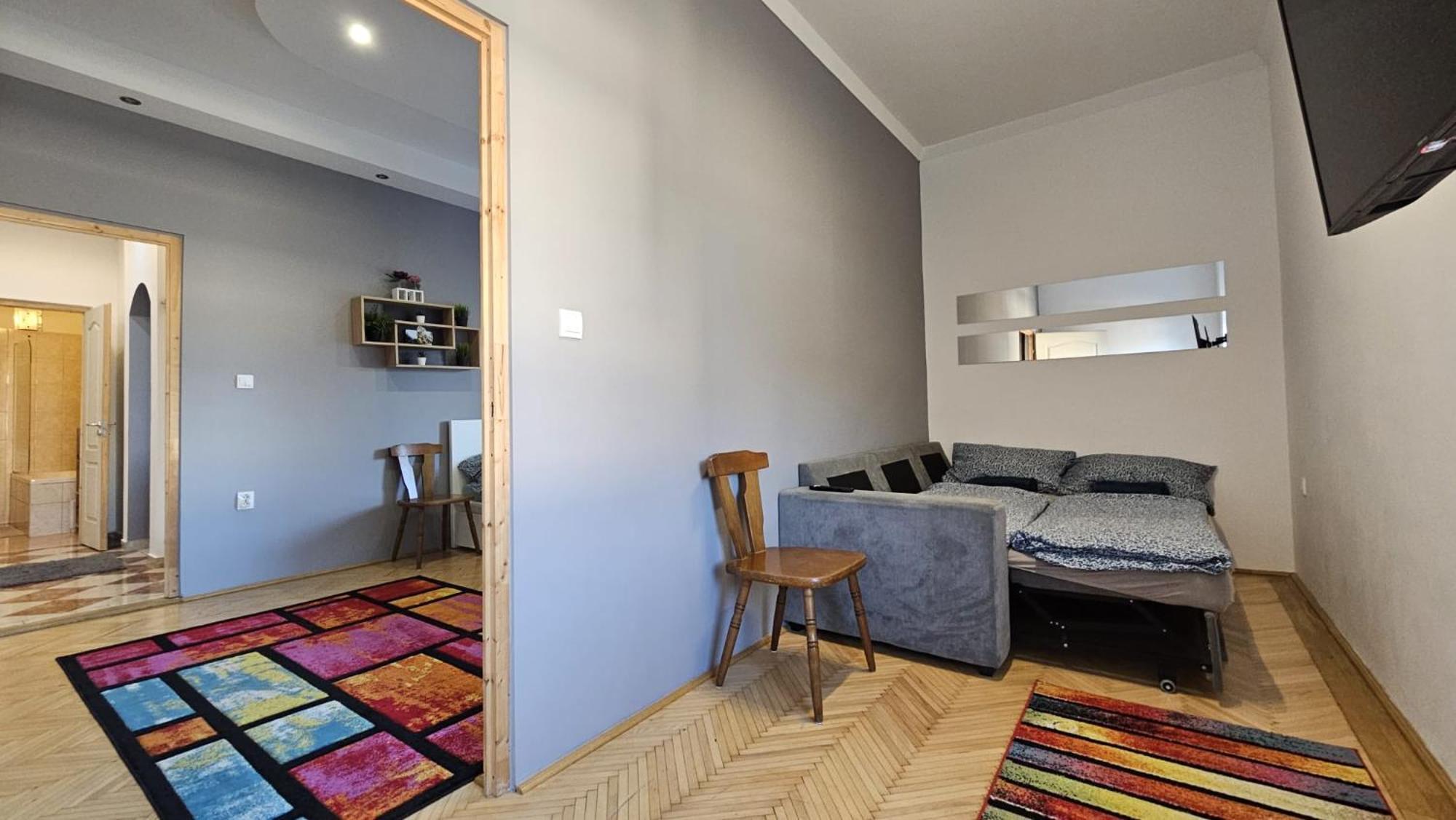 Lovely Central Apartment With Free Parking, Koezponthoz Koezeli 3 Szobas Lakas ジュール エクステリア 写真