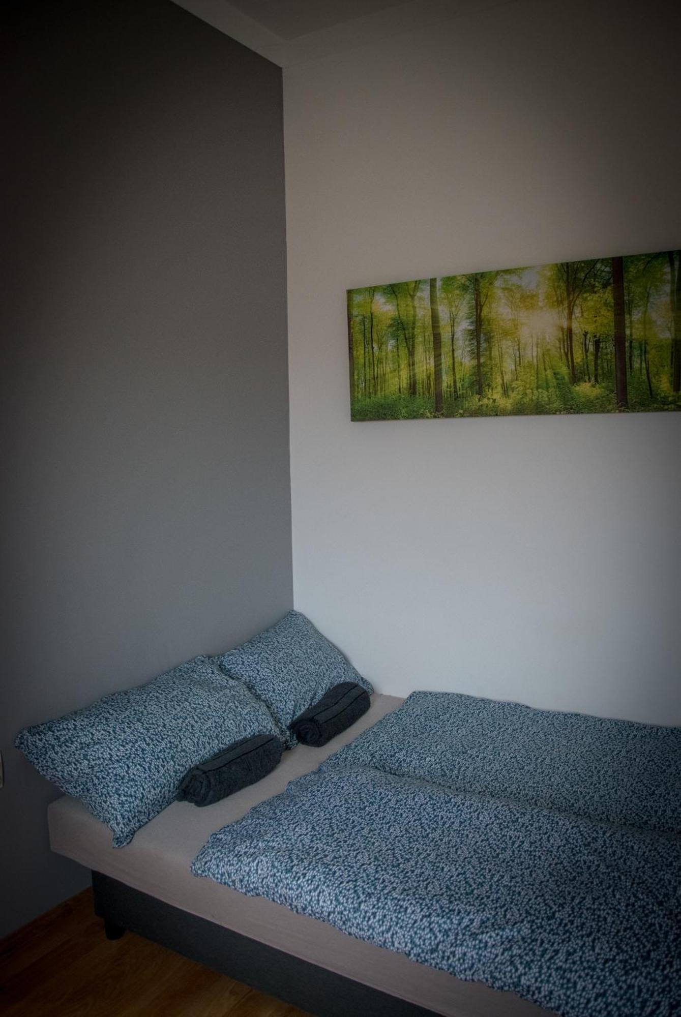 Lovely Central Apartment With Free Parking, Koezponthoz Koezeli 3 Szobas Lakas ジュール エクステリア 写真