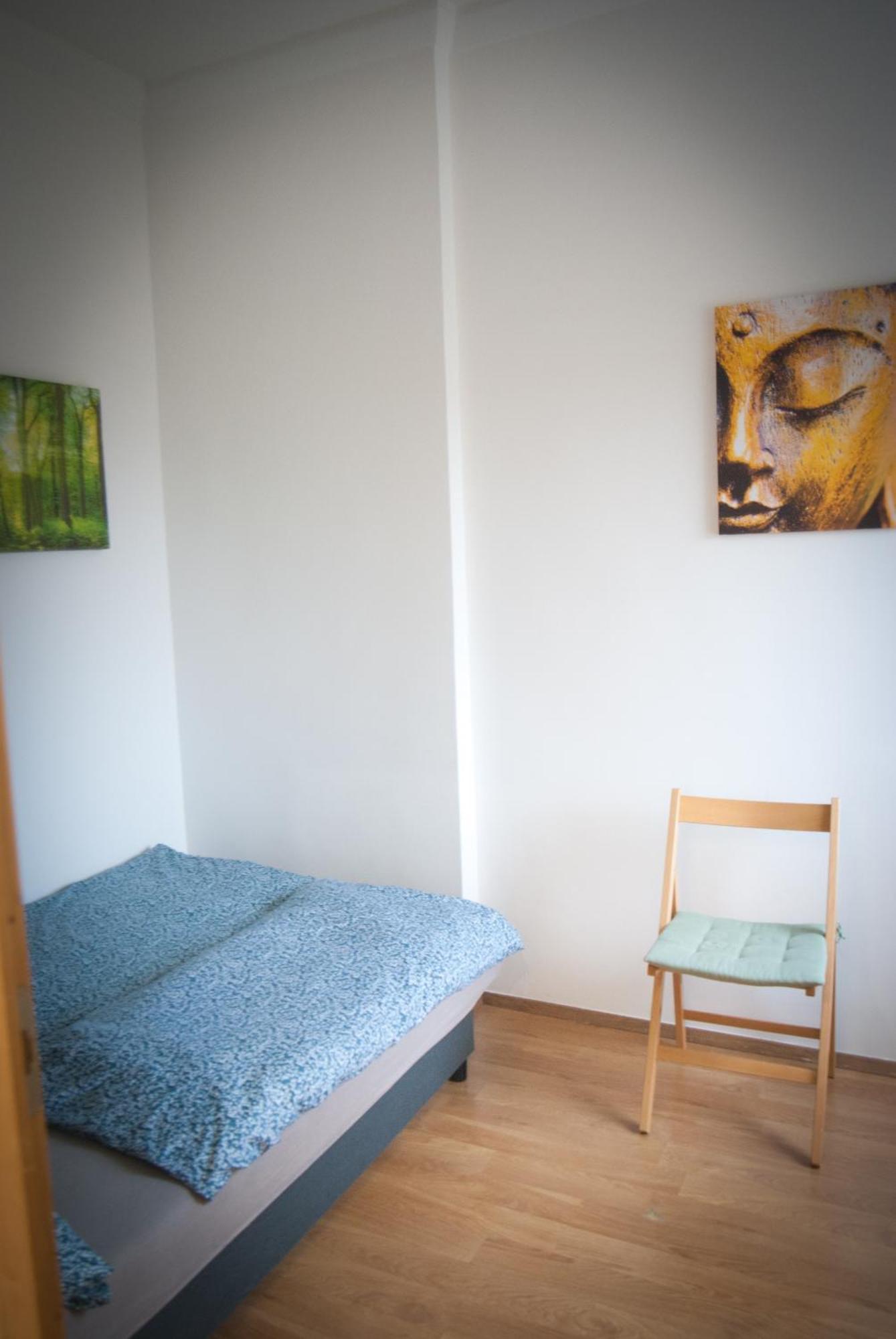 Lovely Central Apartment With Free Parking, Koezponthoz Koezeli 3 Szobas Lakas ジュール エクステリア 写真