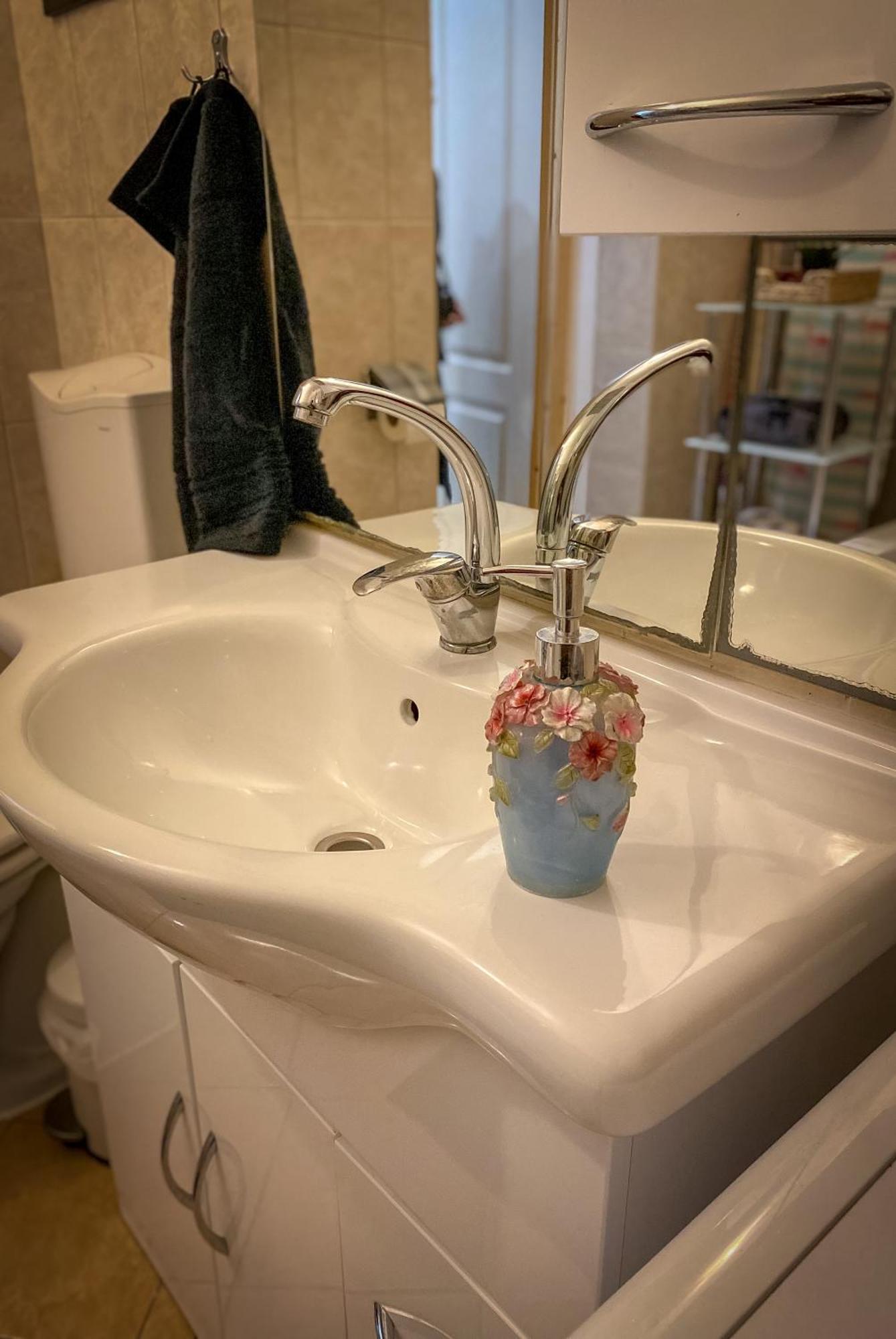 Lovely Central Apartment With Free Parking, Koezponthoz Koezeli 3 Szobas Lakas ジュール エクステリア 写真