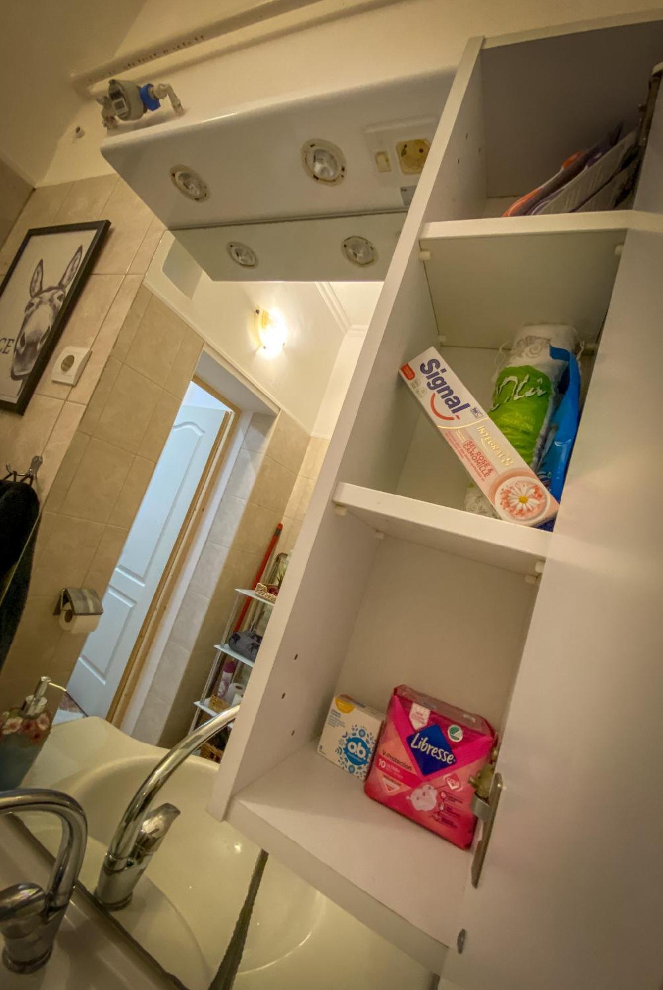 Lovely Central Apartment With Free Parking, Koezponthoz Koezeli 3 Szobas Lakas ジュール エクステリア 写真